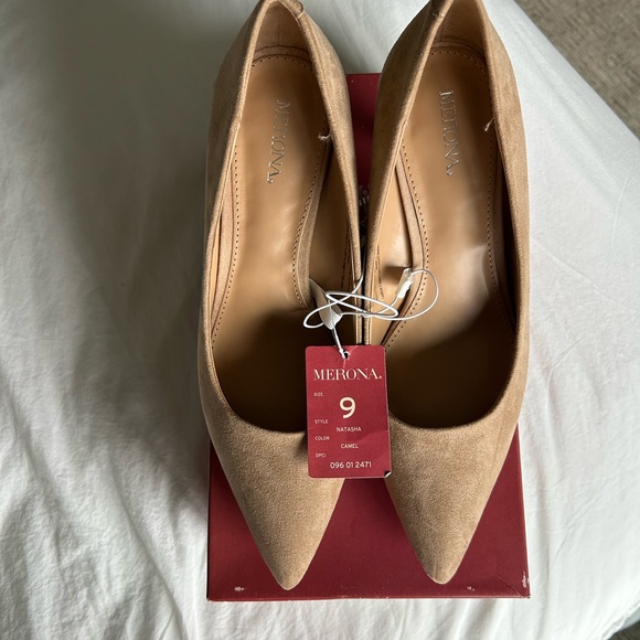 Merona Tan BROWN FAUX SUEDE Heels PUMPS 9! - Picture 3 of 4